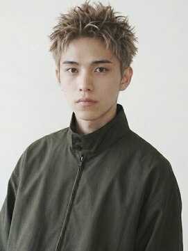 キビト(kibito) 20代30代新宿市ヶ谷曙橋ハイトーン金髪スパイキーショート