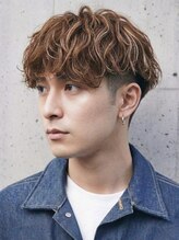 《メンズパーマ×メンズカラーでワンランク上のお洒落ヘアに》