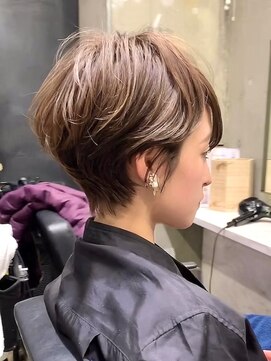 ロビー 青山(ROBBY) 分け目無しショートヘア/前髪あり/30代/40代/50代