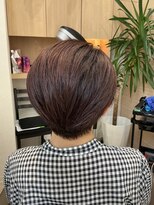 ウイバイファースト(u'i by first)&nbsp;カットはショートレイヤースタイル カラーはレッドで！