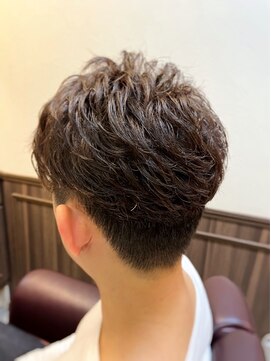 ミリオンバックス 上野(Million Bucks) ツーブロ/かき上げ<理容室>[メンズ/シェービング/床屋/上野]