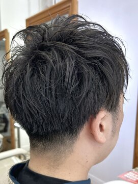ヘッズ 本八幡店(HEADS) MEN'S HAIR  センターパート　ツイストスパイラル　コンマヘア