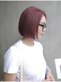 ピンクベージュのボブ