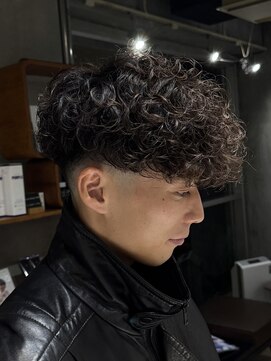 フィフス(fifth) スペインカール外国人風パーマフェード刈り上げスパイラルパーマ