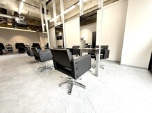 リトバイイースブルー(Lito by Y's BLUE)の雰囲気（シンプルで落ち着きのある空間◎）