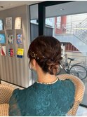 凛とした品格。金箔×シニヨンでお呼ばれヘア