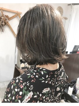 ヘアーアンドアトリエ マール(Hair&Atelier Marl) 【Marl】ハイライト入りグレージュカラーの切りっぱなしボブ