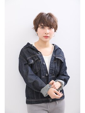 バズヘアー(BUZZ hair) 毛先が弾むスウィングショート