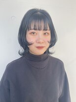 カリーナコークス 原宿 渋谷(Carina COKETH) ブルーブラック/レイヤーカット/インナーカラーイヤリングカラー