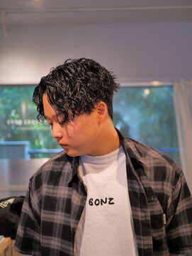 グットルーズトウキョウ(GOOD LOOSE TOKYO) ツイストスパイラル/夏パーマ/センターパート