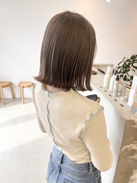 エメ 小山(Aimer) ミルクティーグレージュ/ブリーチカラー