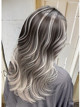 サンティエ 中央駅店(scintiller) ブリーチ/ダブルカラー/グラデーションカラー/ハイライト