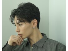 《波巻きパーマはかきあげセンターパートとの相性抜群》大人男子に人気。ビジネスマンにも◎[原宿/men's]