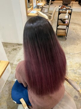 ディフィー 梅田(Defi) パープルレッドのグラデーションカラー