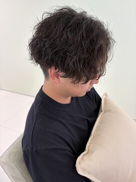 シーナ バイ マグ(siina. by Mag) ブリーチなしカラー波巻きパーマ×センターパートメンズ