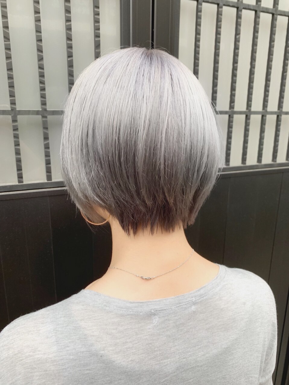 シルバーホワイト×ひし形ショートボブ：L034356298｜アンティガ(ANTIGA