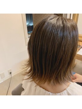 スケール(SCALE) 外ハネ×グレージュ