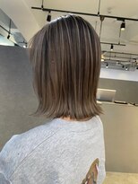 メリー オオサカ(Merly Osaka)&nbsp;おしゃれポイントは控えめバレイヤージュ_艶ブラウンベージュ_