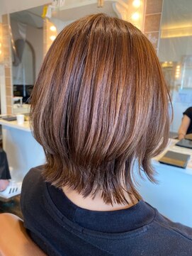 ガーデン GARDEN 外ハネウルフボブ