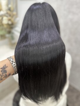 ラビス(Lovis) 黒髪カタログ/ボブルフ/ネビージュ/小顔に見せるヘア/ワンレン