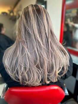 ロック フィールドの写真/レイヤーカット、バレイヤージュで、“海外のあの子”みたいに