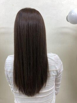 20代～50代の大人女性から支持されるマンツーマンサロン《Rever》でリラックスできる至福のひと時を―。