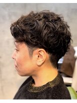 ハチアンドコー(HACHI&CO.)&nbsp;「くせ毛風パーマの大人センターパートショート」