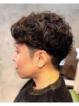 ハチアンドコー(HACHI&CO.) 「くせ毛風パーマの大人センターパートショート」