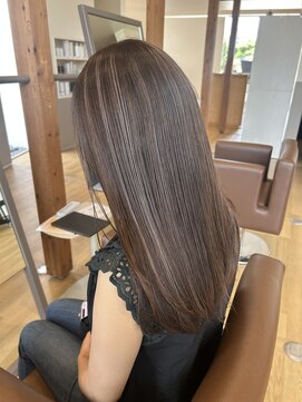 ロッカ(ROCCA) ハイライトを活かす艶グレージュブラウン