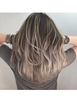 シェルター バイ トウキョウ(Shelter by TOKYO)&nbsp;ベージュカラーハイライトグラデーションブランジュ