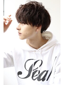 ネイビー(NAVY) 横顔もカッコいい！窪田正孝 髪型 韓流マッシュ