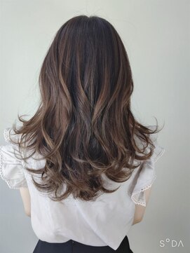 ウィット アンド ラファム Wit &La Famme ワンカラーのバレイヤージュを外はねレイヤーで。