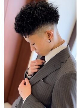 ブレイズ(BLAZE) ツイストパーマスキンフェードバーバー黒髪