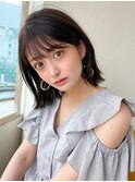 大人可愛い前髪ありミディアムレイヤースタイル