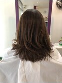 セミロングレイヤースタイル