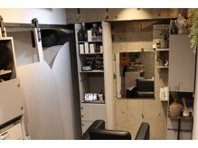 スクワットハウス(SQUAT HOUSE)の雰囲気（半個室空間は皆様の特別なひと時を大切に守ります）