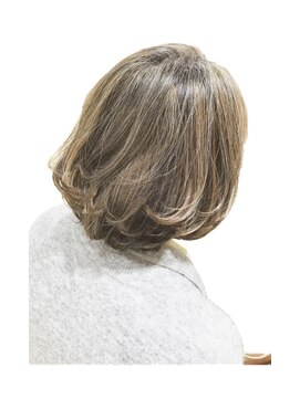 アルム(arum) 白髪を残したヘアカラー、ボブスタイル。/ハイライト/横浜/元町