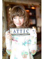 アティック ヘアーデザインアンドリラクゼーション(attic hair design&relaxation) ワイドバングが可愛いしっかりカールのミディアムスタイル