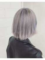 ネフ(NeF)&nbsp;ホワイトラベンダーグレージュのボブ