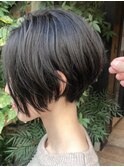 20代30代40代 人気 黒髪 前下がりショート【ROJITHA】