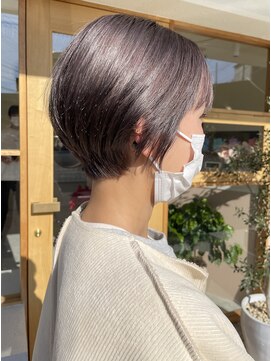 モカヘアー(mocha hair) ショートボブ/マッシュショート/ラベンダーグレージュ/耳掛け