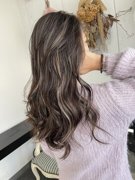 マリアナ(Mariana) ハイライトショートヘアレイヤーカットダブルカラー