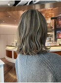 繊細なハイライトでまろやかグレージュカラーに!