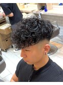 スペインカール スキンフェード メンズパーマ 海外風