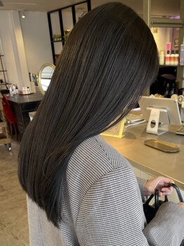 ジジ フルアヘッド(Gigi fullahead)の写真/自然な仕上がりが自慢の縮毛矯正。作りこみ過ぎない自然なストレートで毎朝のセット時間短縮！