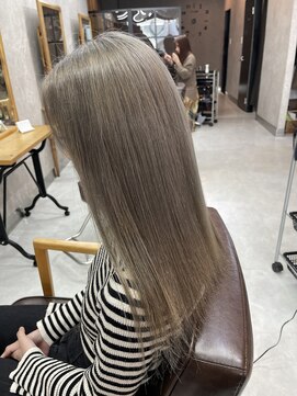 コローレ(Colore) シルバーベージュカラー