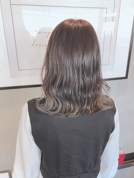 ニルス(nils) 透明感カラー