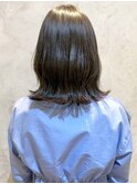 オリーブベージュ 透明感カラー 寒色系 外ハネミディアム