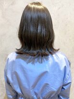 ダブルバイグリッター(W by GRITTERs)&nbsp;オリーブベージュ 透明感カラー 寒色系 外ハネミディアム