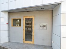 ウブ(Ubu)の雰囲気(外観はシンプルに木のドアと窓がトレンドマークです)